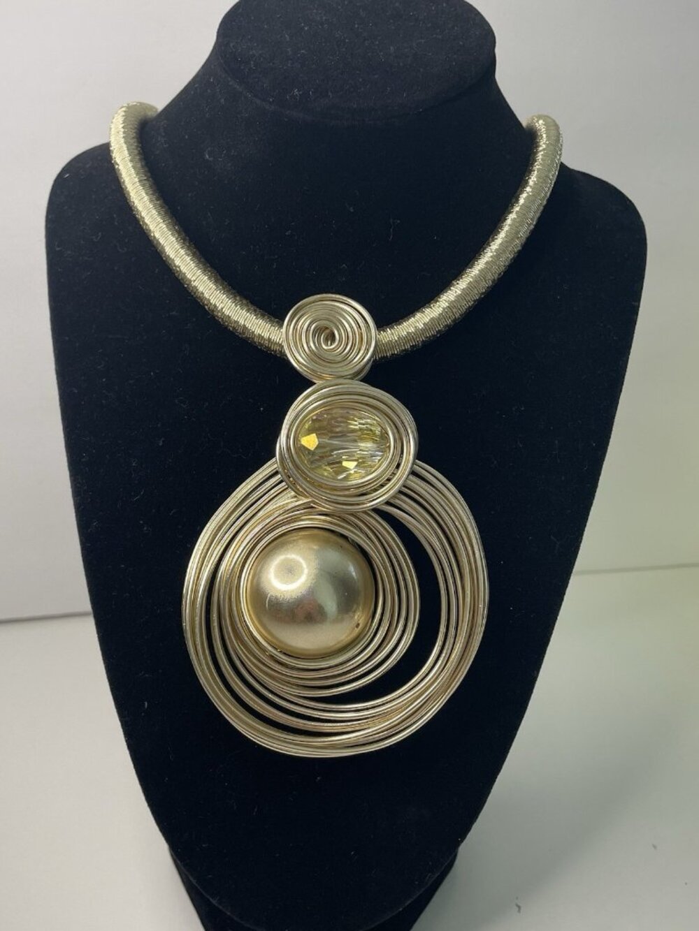 Women's Gold Wire Statement Pendant Necklace With Lobster Clasp Elegant Look